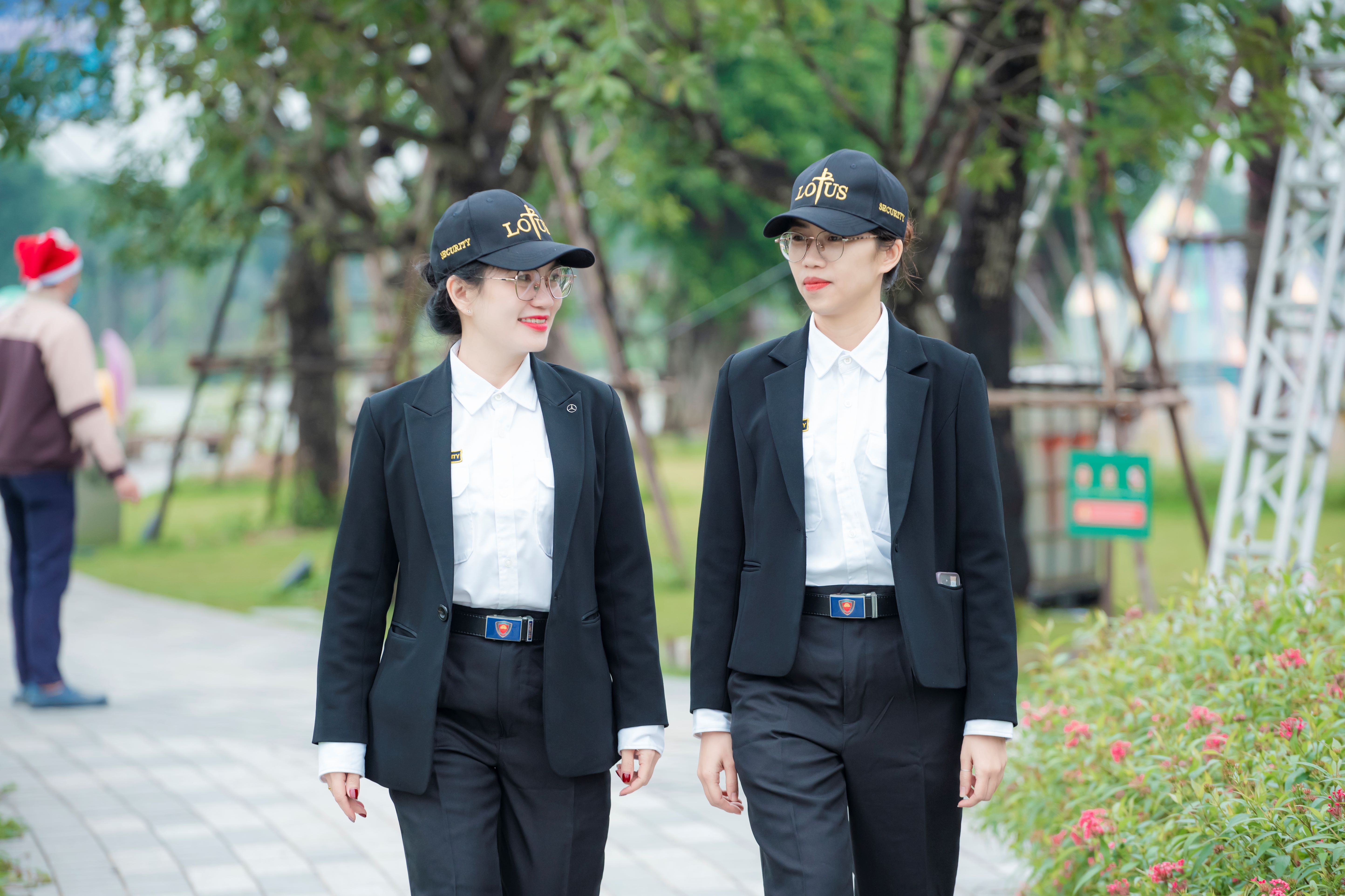 Nữ nhân viên 4